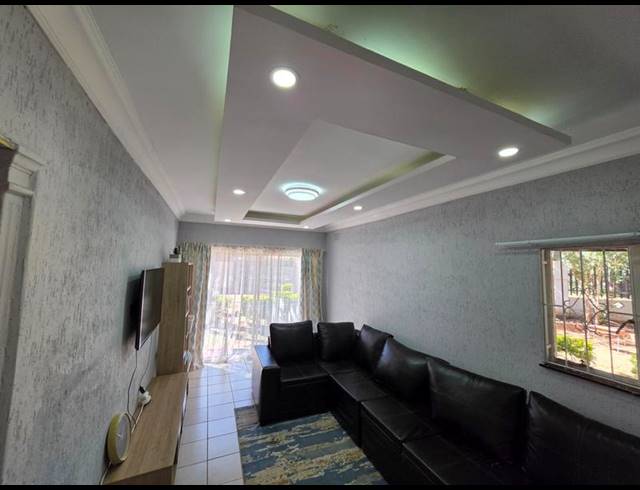 6 BEDROOM HOUSE FOR SALE IN GLEN MARAIS EXT